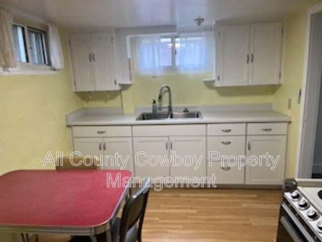 Photo - 557 1/2 N 8th St