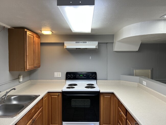 Photo - 272 W Cedar St