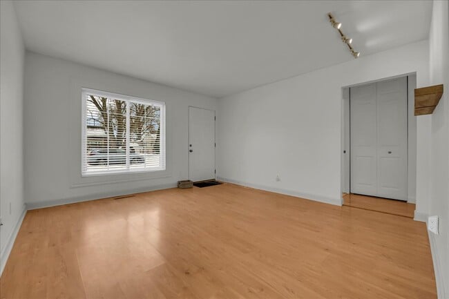 Photo - 26435 Tawas St