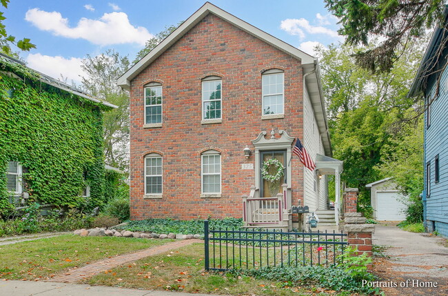 Photo - 325 N Loomis St Townhome