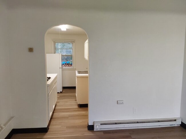 Photo - 103 E Stuart St