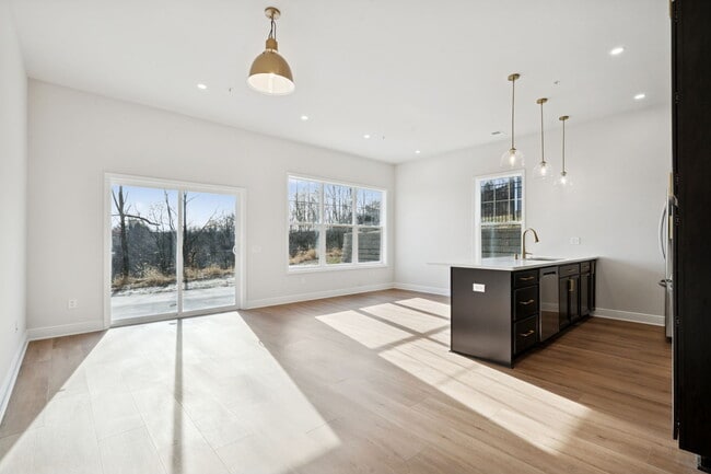 Photo - 2215 Lebanon Dr