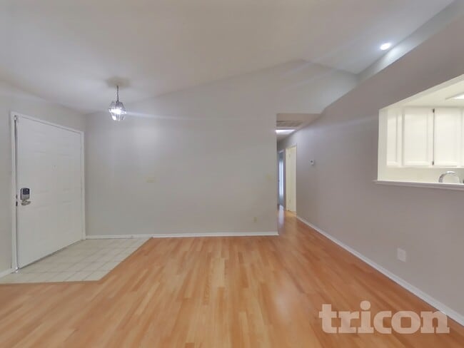 Photo - 7726 Robinette Rd