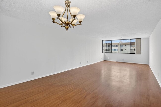 Photo - 8030 Hampton Blvd Unidad 414