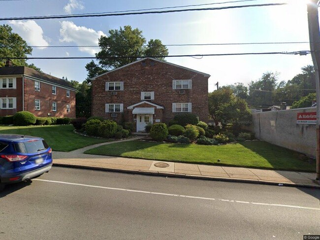 Building Photo - 26 E Springfield Rd Unit 2L Rental