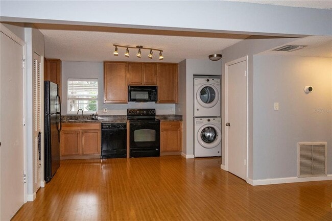 Photo - 317 E Amelia St Unit 8