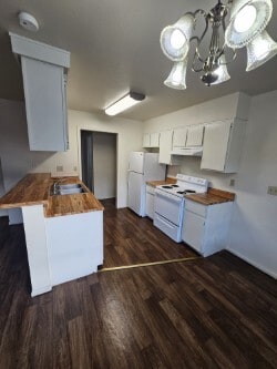 Photo - 504 Jeanell Dr