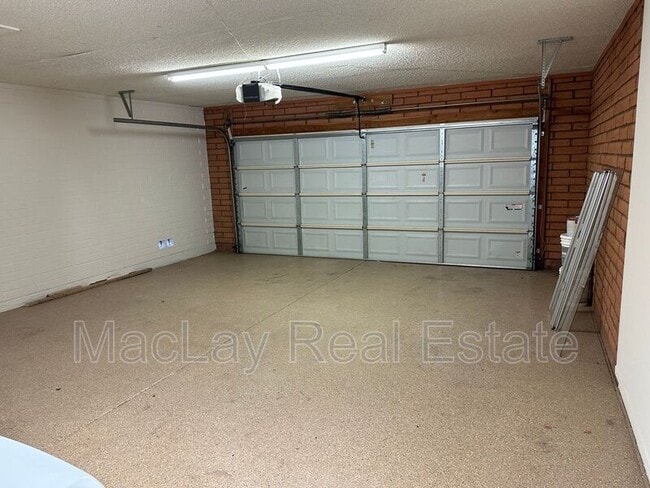 Photo - 1221 E Watson Dr