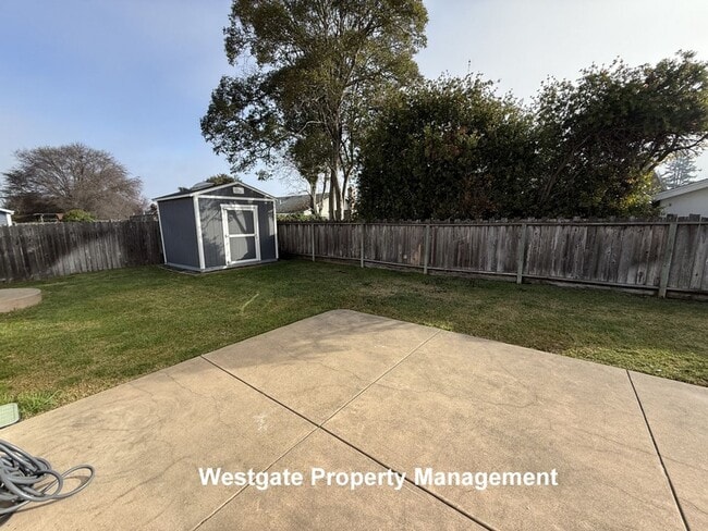 Photo - 574 Lorraine Ct N