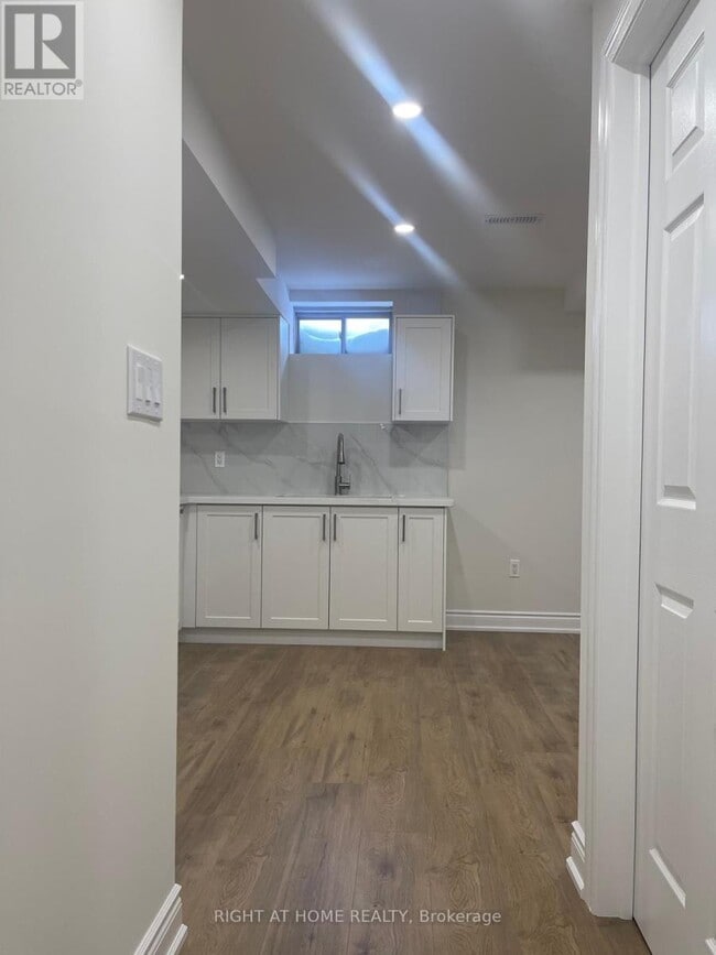 49 Masters St