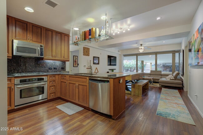 Building Photo - 7147 E Rancho Vista Dr Unit 4007 Rental