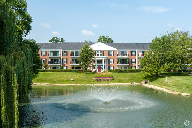 Versailles on the Lakes Oakbrook* - Versailles on the Lakes Oakbrook* Apartments