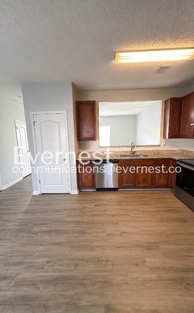 Photo - 8610 Thomas Ln