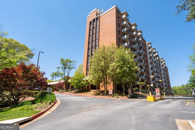 Building Photo - 300 Johnson Ferry Rd Unit B915
