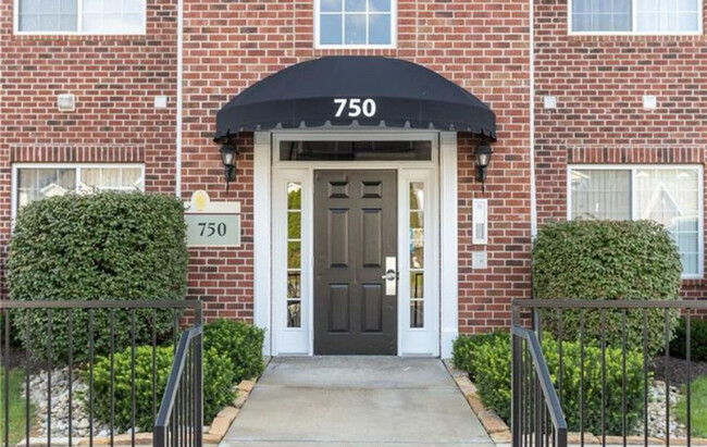 Front Entrance - 750 Hidden Ridge Ct Condo Unit 301