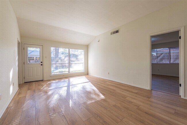 Photo - 462 Capehill Dr