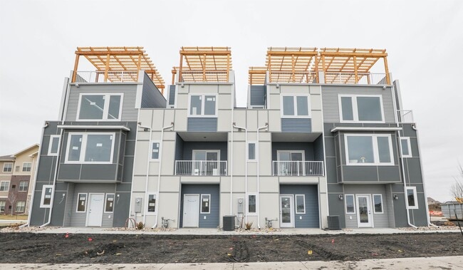 Photo - 3309 6th Way E