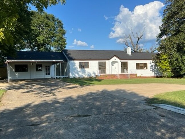 Roomy 3 bedroom/2 bath home on 1 acre in P... - Roomy 3 bedroom/2 bath home on 1 acre in P...