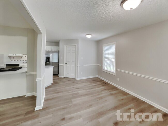 Photo - 437 Bradford Cir