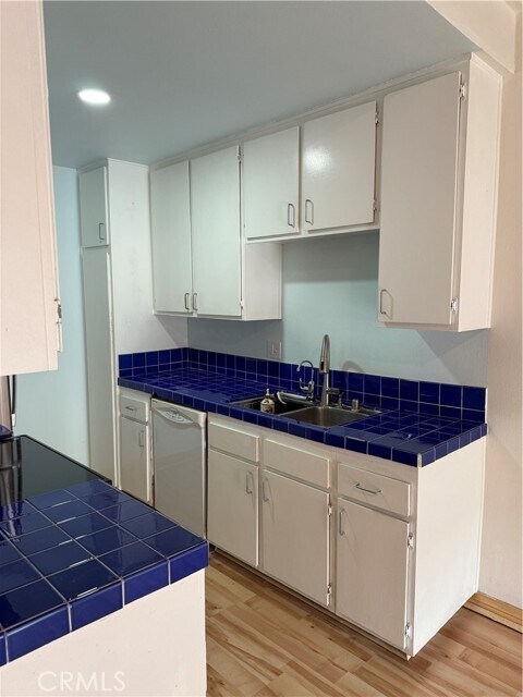 5460 White Oak Ave Unit G309