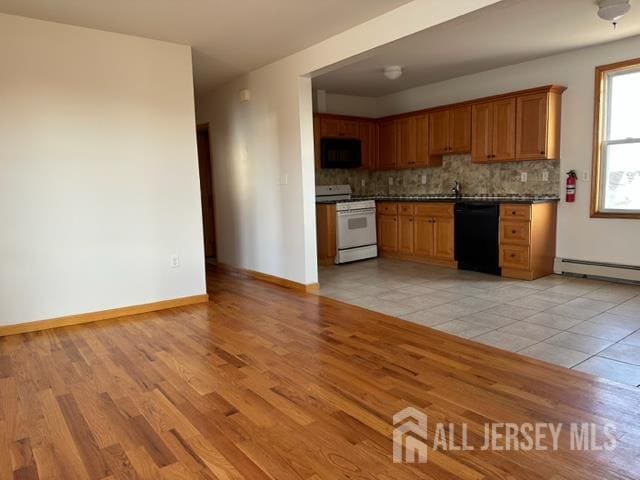 Building Photo - 321 Pershing Ave Unit 2