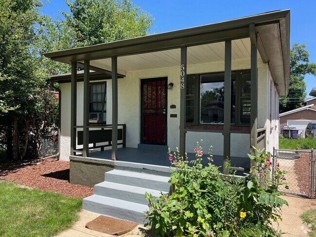 Building Photo - Updated 4-bed, 2-bath home - Blocks from R...