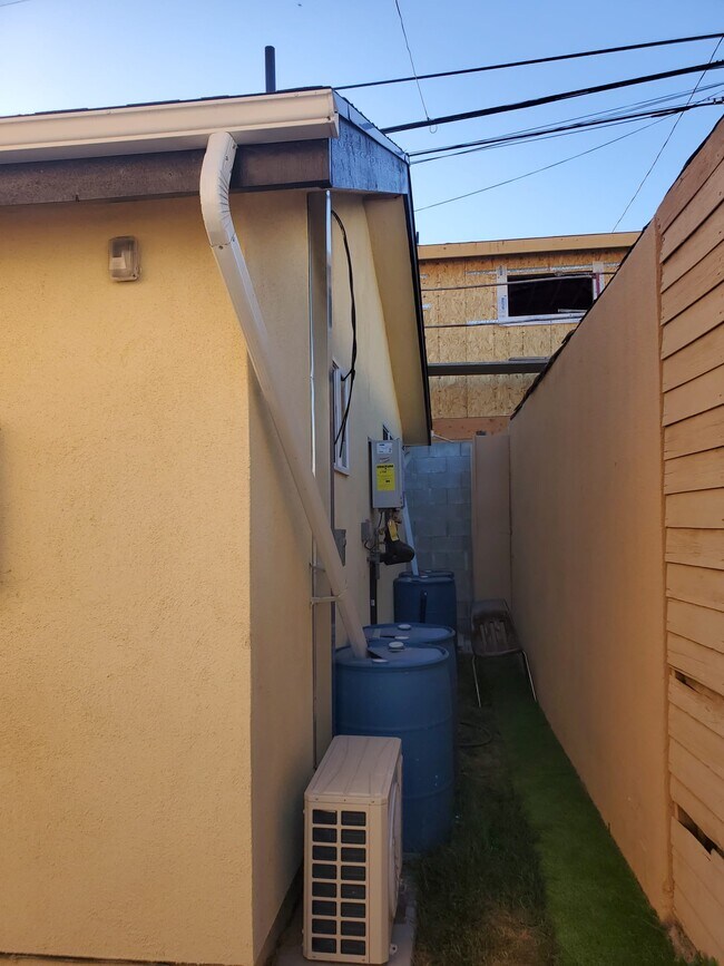 Photo - 2247-2244 S Cochran Ave