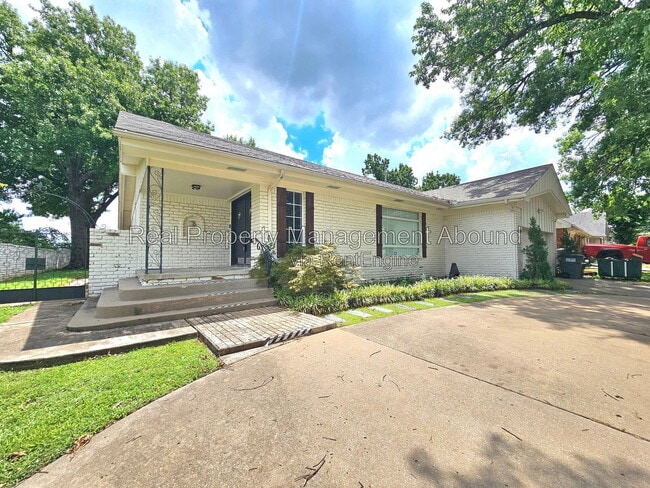 Building Photo - 5019 S Joplin Ave