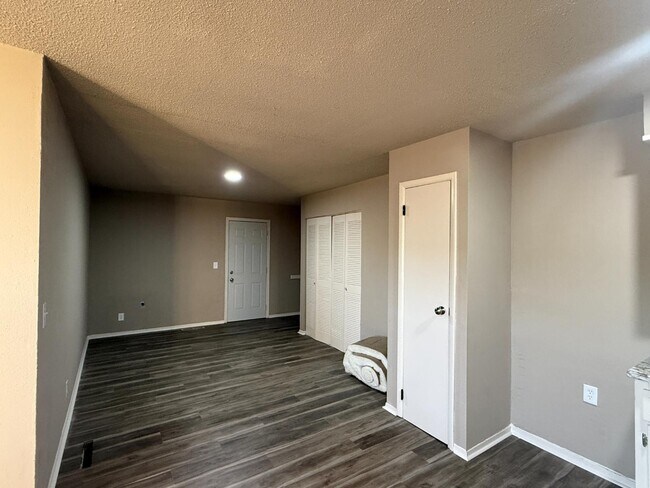 Photo - 2320 Haskell St