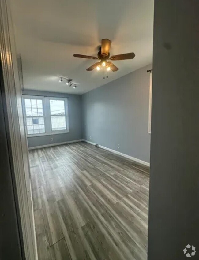 Building Photo - 112 Yale Ave Rental