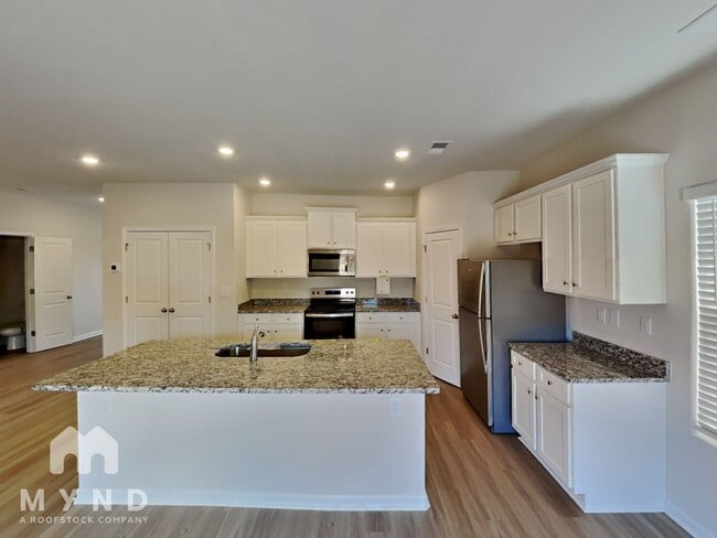 Photo - 104 Lightning Dr