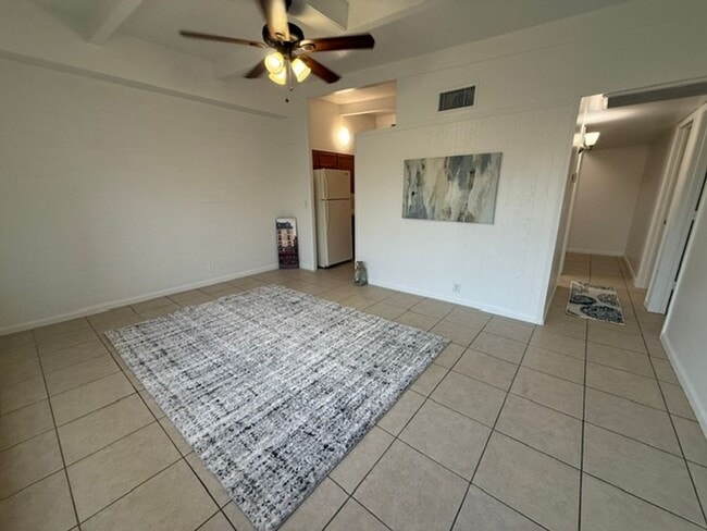 Photo - 2 Bed 1 Bath Spacious Apartment Unit 4