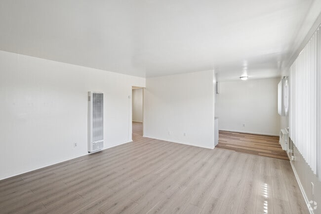 2BR, 1BA - 925SF - Living Room - Viking Gardens Apartments