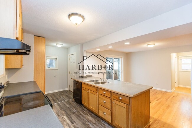 Photo - 27 8th St NW