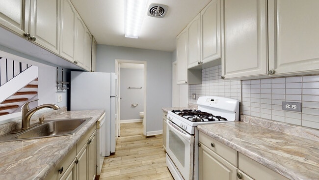 Photo - 368 Farmingdale Cir