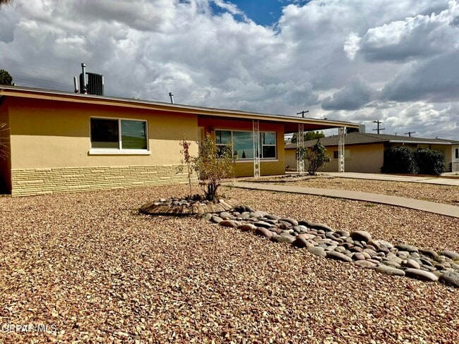 Photo - 209 San Saba Rd