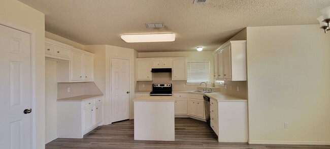 Photo - Spacious 4/2/2 in Frenship