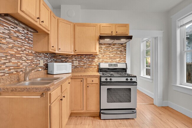 Photo - 2229 Miner St