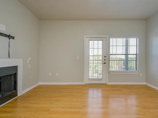 Photo - 2320 Gracy Farms Ln Unit 932