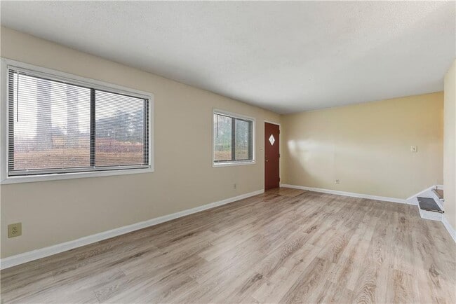 Photo - 4755 Yates Rd