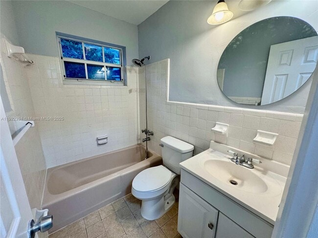 Photo - 1529 SW 22nd St Unit 2