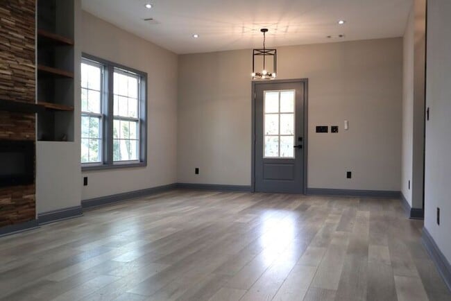 Photo - Oakland City 3 Bed/2 Bath, Beautifully Rem...