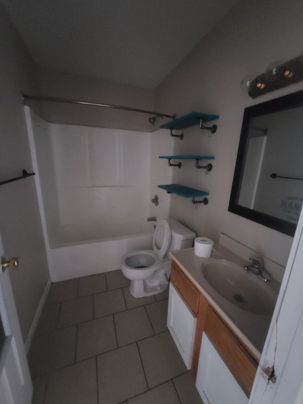 Photo - 1418 Thompson Rd