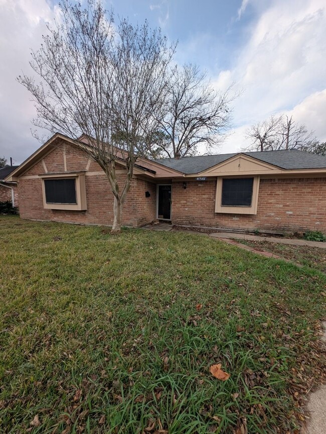 Building Photo - Welcome to this beautifully maintained home in the desirable Fairmont Park East area of La Porte!
