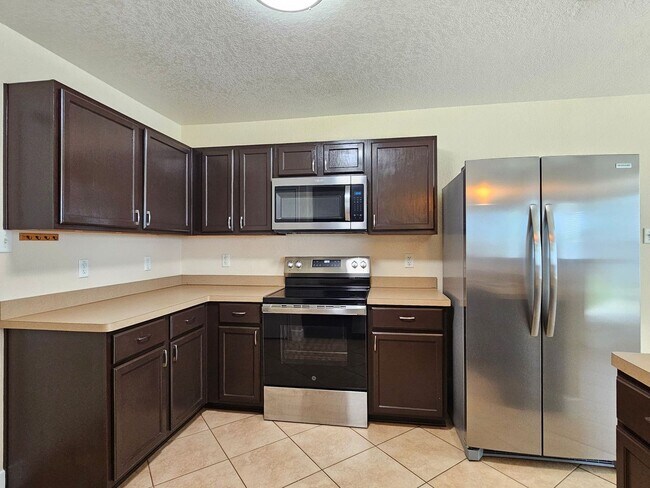 5106 Holster Dr