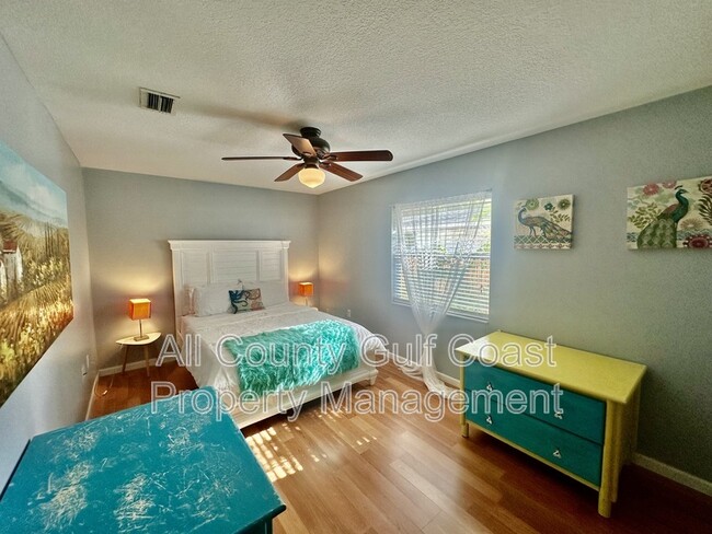 Photo - 515 15th Ave W