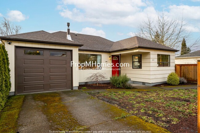 Cozy Two Bedroom Home in Montavilla! - Cozy Two Bedroom Home in Montavilla!