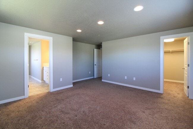 Photo - 4 Bedroom, 2.5 Bath Home in South Kennewick