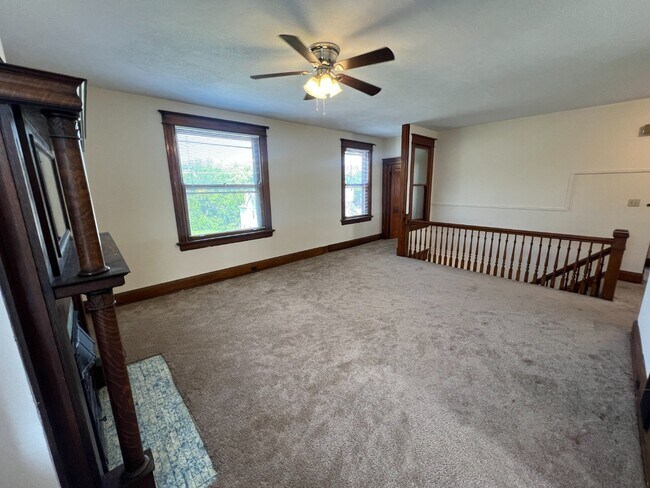 Photo - Spacious 2-Bed Near UC Medical Campus — Modern Updates, Central HVAC, Off-Street Parking Unidad 3