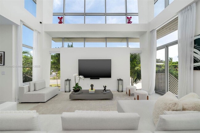 Photo - 1201 W 47th St